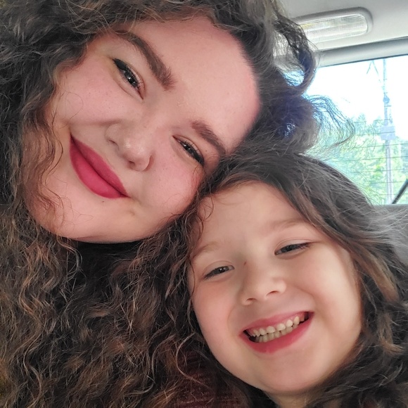 Meet your Posher, Taylin - Picture 2 of 2